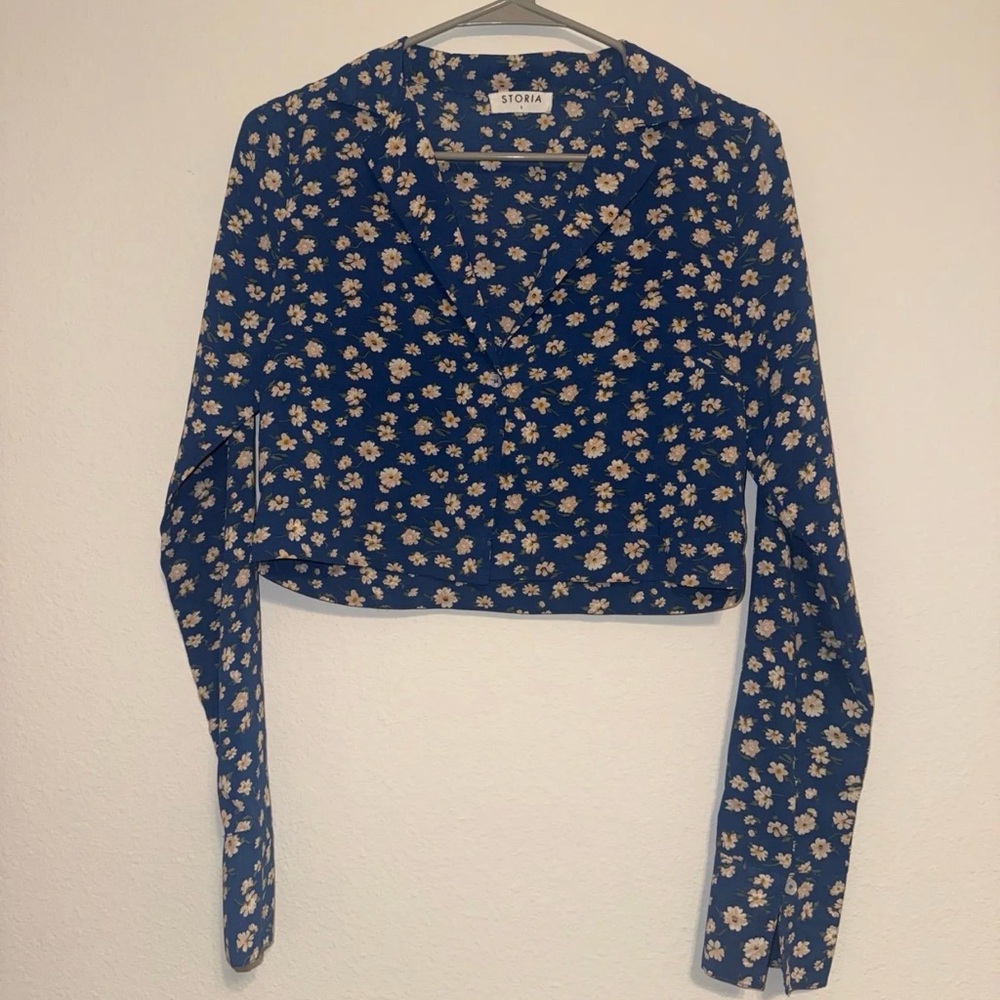Storia Royal Blue Floral Button-Down Crop Shirt
